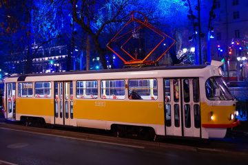 трамвай на улице ночью