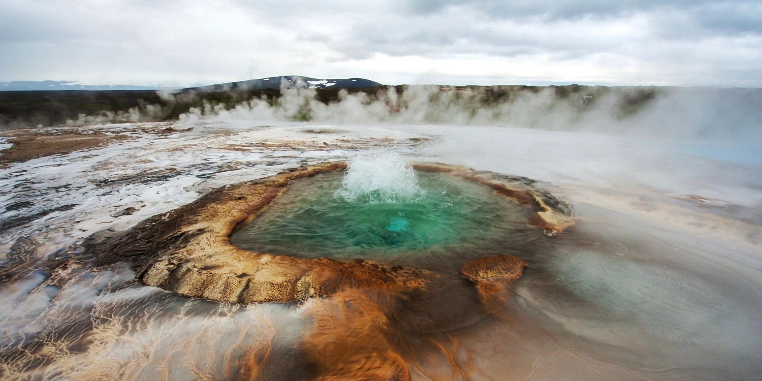 геотермальный источник в Исландии