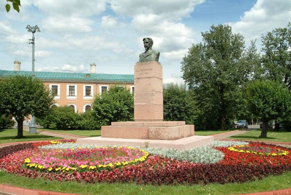 Памятник Тимирязеву на территории сельскохозяйственной академии