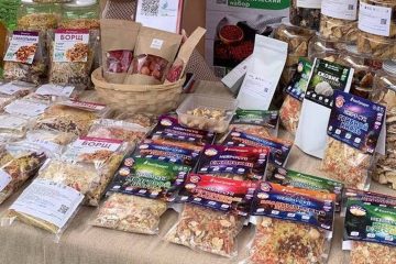 пакеты с концентратами супов на прилавке