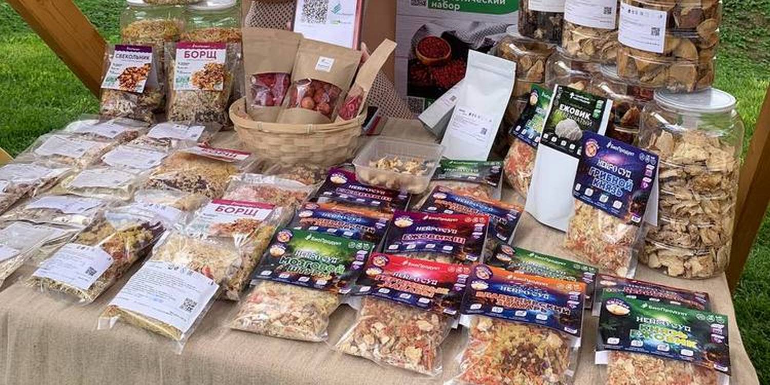 пакеты с концентратами супов на прилавке