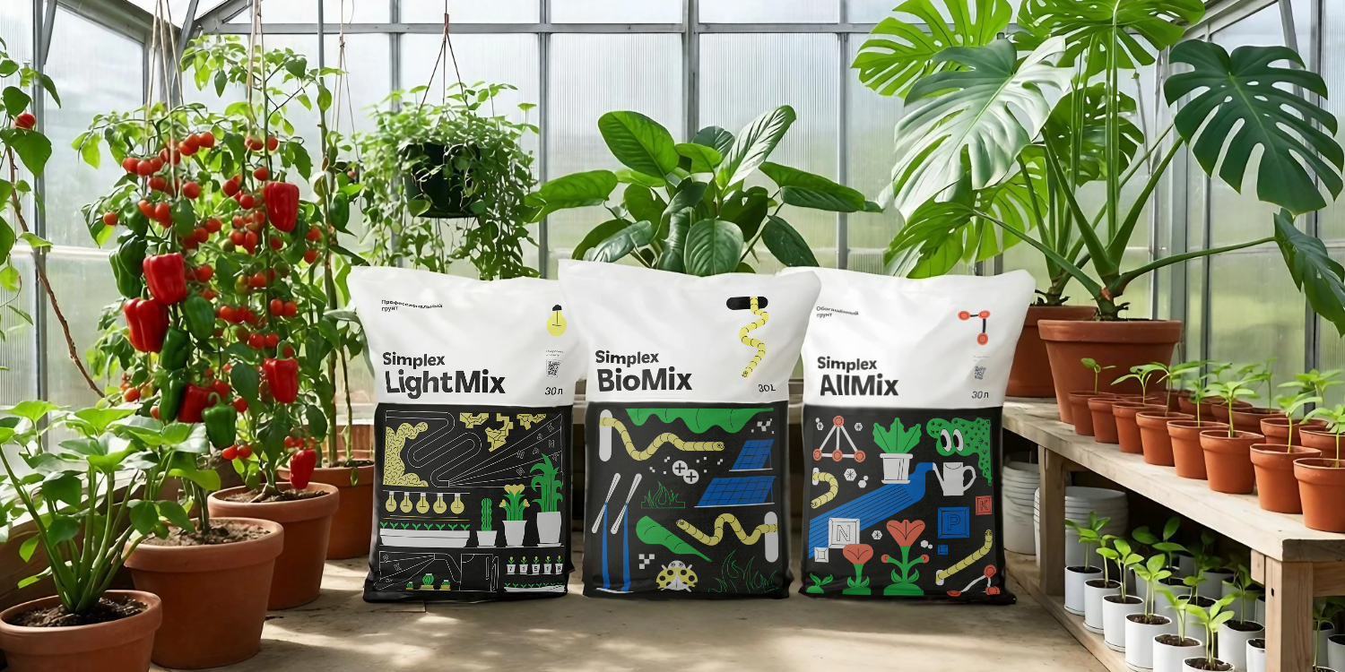 В оранжерее стоят три мешка с разными субстратами